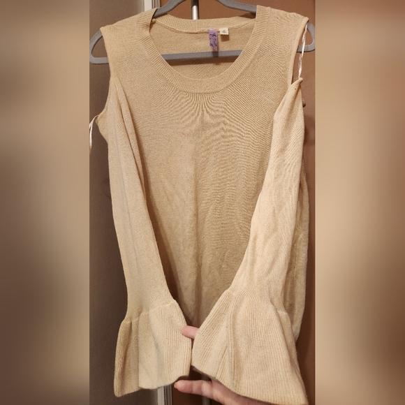 Alya Large Cold Shoulder Long Flaired Sleeve Sweater - Picture 4 of 10